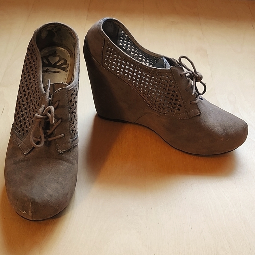 Fergalicious tan lace-up low ankle wedge size 10